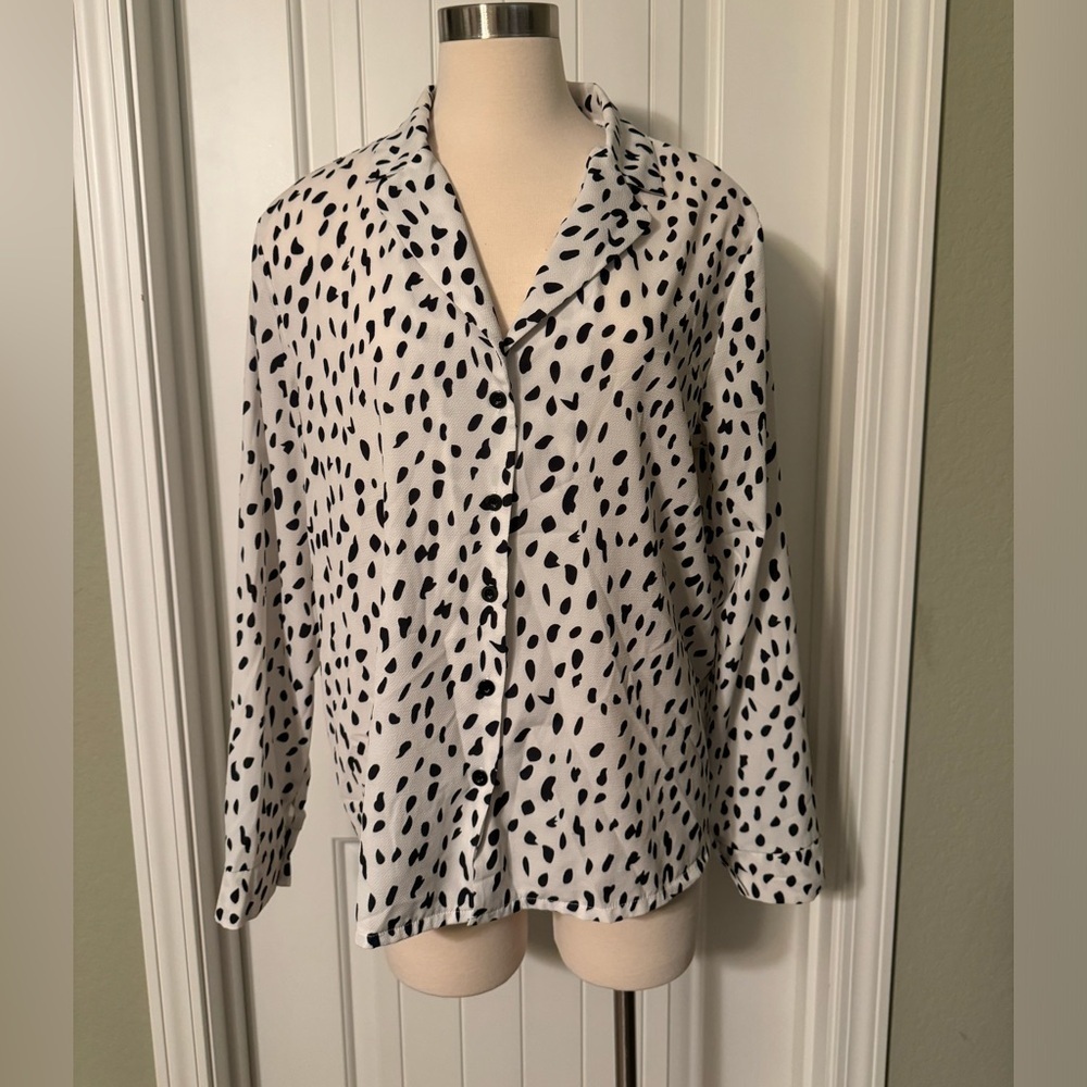 White flowing top- with cow print- size XL